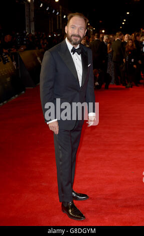 Ralph Fiennes frequenta la prima mondiale di Spectre, che si tiene presso la Royal Albert Hall di Londra. PREMERE ASSOCIAZIONE foto. Data foto: Lunedì 26 ottobre 2015. Vedi PA Story: SHOWBIZ Bond. Il credito fotografico dovrebbe leggere: Anthony Devlin/PA Wire Foto Stock