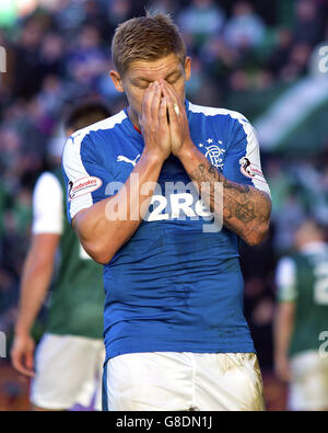 Calcio - Ladbrokes Campionato Scozzese - Hibernian / Rangers - strada di Pasqua. Il Martyn Waghorn di Rangers appare abbattuto durante la partita del Ladbrokes Scottish Championship a Easter Road, Edimburgo. Foto Stock