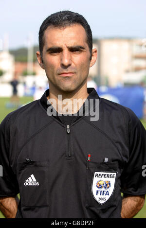 Calcio - Torneo di Tolone 2005 - Gruppo B - Inghilterra contro Portogallo - Stade Scaglia. Ufficiali della partita Foto Stock