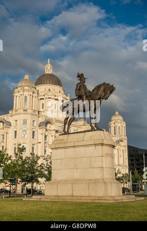 Statua Edward VII da Sir William Goscombe John, 1860-1952 1916; ripristinata 2008 bronzo su un piedistallo di granito Pier Head, Liverpool Foto Stock