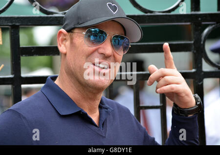 Il torneo di Wimbledon, Londra, Regno Unito, 26 giugno 2016. Australian leggenda del Cricket Shane Warne arriva il giorno due del 2016 campionati di Wimbledon al All England Lawn Tennis Club. Credito: JOHNNY ARMSTEAD/Alamy Live News Foto Stock