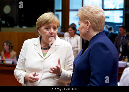 Bruxelles, Belgio. Il 28 giugno, 2016. Riunione del Consiglio europeo a Bruxelles. Grmany Cancelliere Angela Merkel speack con la presidente della Lituania Dalia Grybauskaite aduring la tavola rotonda. Credito: Leonardo Hugo Cavallo/Alamy Live News Foto Stock