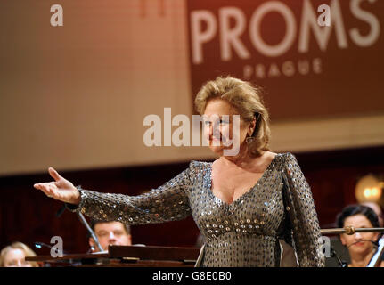 Praga, Repubblica Ceca. Il 28 giugno, 2016. Soprano slovacco Edita Gruberova suona dal vivo durante il festival Prague Proms a Praga, nella Repubblica ceca il 28 giugno 2016. © Michal Krumphanzl/CTK foto/Alamy Live News Foto Stock