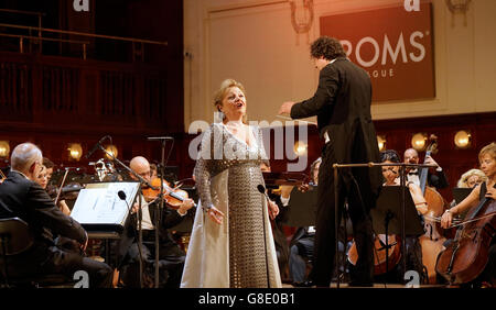 Praga, Repubblica Ceca. Il 28 giugno, 2016. Soprano slovacco Edita Gruberova suona dal vivo durante il festival Prague Proms a Praga, nella Repubblica ceca il 28 giugno 2016. © Michal Krumphanzl/CTK foto/Alamy Live News Foto Stock