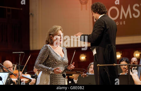 Praga, Repubblica Ceca. Il 28 giugno, 2016. Soprano slovacco Edita Gruberova suona dal vivo durante il festival Prague Proms a Praga, nella Repubblica ceca il 28 giugno 2016. © Michal Krumphanzl/CTK foto/Alamy Live News Foto Stock