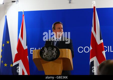 Bruxelles, Belgio. Il 28 giugno, 2016. Primo Ministro britannico David Cameron tiene una conferenza stampa a Bruxelles, Belgio, 28 giugno 2016. David Cameron ha detto martedì che egli non farebbero scattare la Gran Bretagna è uscita colloqui con l'Unione europea (UE), lasciando la questione spinosa al suo successore. © Gong Bing/Xinhua/Alamy Live News Foto Stock