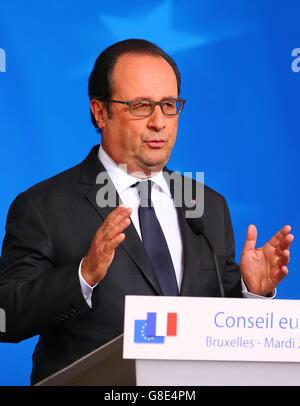 (160629) -- Bruxelles, 29 giugno 2016 (Xinhua) -- Il Presidente francese Francois Hollande partecipa a una conferenza stampa presso la sede centrale dell'UE a Bruxelles, Belgio, 28 giugno 2016. I leader europei martedì premuto per una rapida e chiara britannico piano di partenza per sedare in tutto il mondo la preoccupazione per il futuro del continente. (Xinhua/Gong Bing) Foto Stock