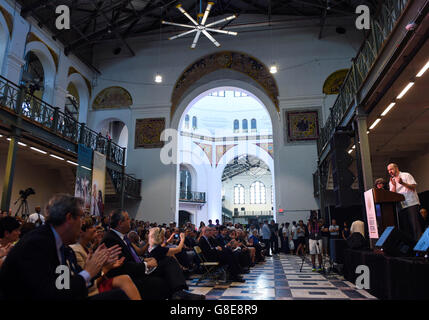 (160629) -- WASHINGTON D.C., 29 giugno 2016 (Xinhua) -- Foto scattata il 29 giugno , 2016 mostra la cerimonia di apertura del 2016 Smithsonian Folklife Festival presso lo Smithsonian's Arts e industrie edificio in DC di Washington, Stati Uniti. (Xinhua/Bao Dandan) Foto Stock