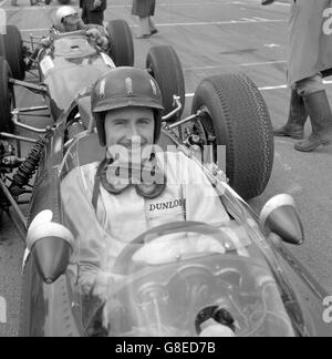 Motor Racing - Formula uno - Graham Hill. Il driver britannico Graham Hill (BRM), che ha concluso secondo a Jack Brabham nel recente Gran Premio d'Olanda. Foto Stock