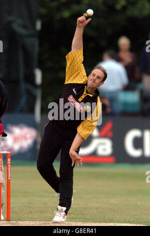 Cricket - Twenty20 Cup - Kent Spitfire v Middlesex Crusaders - St Lawrence Ground. James Tredwell, Kent Spitfire Foto Stock