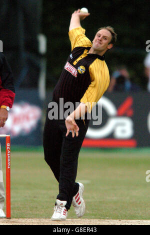 Cricket - Twenty20 Cup - Kent Spitfire v Middlesex Crusaders - St Lawrence Ground. James Tredwell, Kent Spitfire Foto Stock