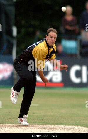 Cricket - Twenty20 Cup - Kent Spitfire v Middlesex Crusaders - St Lawrence Ground. James Tredwell, Kent Spitfire Foto Stock