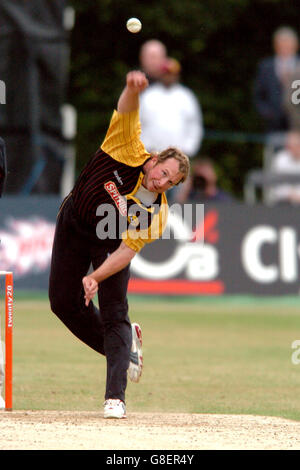 Cricket - Twenty20 Cup - Kent Spitfire v Middlesex Crusaders - St Lawrence Ground. Darren Stevens, Kent Spitfire Foto Stock