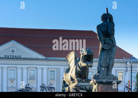 Lindwurmbrunnen con Hercules , sullo sfondo il municipio, Klagenfurt am Wörthersee Austria, Kärnten, in Carinzia Foto Stock