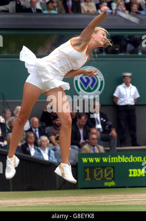 Tennis - Campionati di Wimbledon 2005 - Semifinale femminile - Venus Williams contro Maria Sharapova - All England Club. Maria Sharapova della Russia. Foto Stock