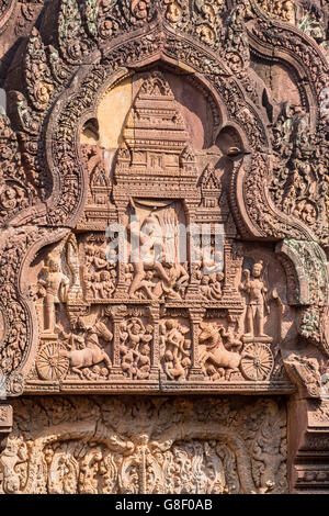 Sculture e Banteay Srey tempio di Angkor in Cambogia Foto Stock