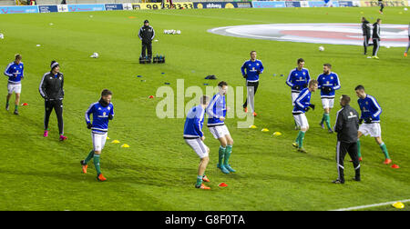 Irlanda del Nord / Lettonia - International friendly - Windsor Park. I giocatori dell'Irlanda del Nord si riscaldano prima dell'amicizia internazionale tra l'Irlanda del Nord e la Lettonia al Windsor Park di Belfast. Foto Stock