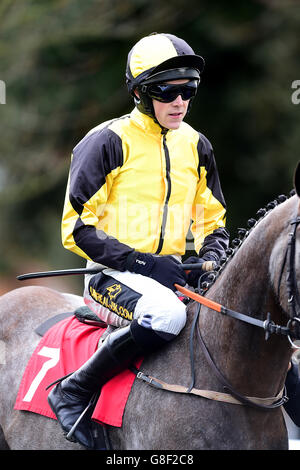 Corse di cavalli - Ippodromo di Kempton. Jockey J M Davies Foto Stock