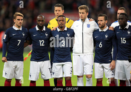 (Da sinistra a destra) Antoine Griezmann in Francia, Lassana Diarra in Francia, Patrice Evra in Francia, Eric Dier in Inghilterra, Yohan Cabaye in Francia e Bacary Sagna in Francia durante la partita internazionale al Wembley Stadium di Londra. Foto Stock