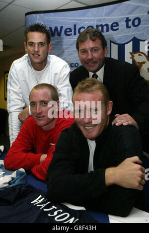 Il manager di West Bromwich Albion Bryan Robson (in alto a destra) con i suoi nuovi cartelli Darren carter (in alto a sinistra), Chris Kirkland e Steve Watson (a destra). Foto Stock