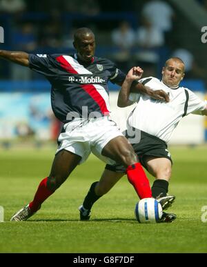 Calcio - Friendly - Telford Regno v West Bromwich Albion - nuova testa di Bucks Foto Stock