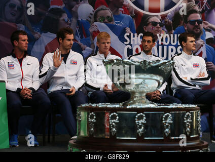 Il capitano della Gran Bretagna (da sinistra a destra) Leon Smith con Andy Murray, Kyle Edmund, James Ward e Jamie Murray al Flanders Expo Center di Ghent. Foto Stock