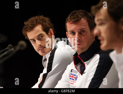 Il capitano della Gran Bretagna (da sinistra a destra) Leon Smith con Andy Murray, Kyle Edmund, James Ward e Jamie Murray al Flanders Expo Center di Ghent. Foto Stock