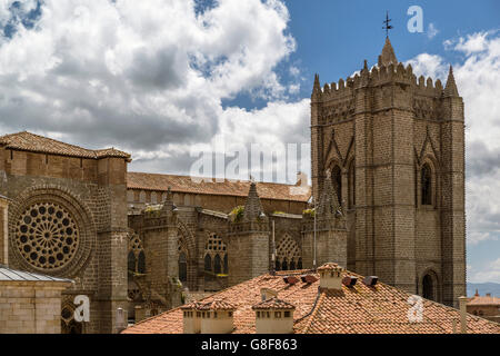 La facciata della cattedrale gotica di Avila. Castiglia e Leon, Spagna Foto Stock