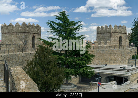 Vecchie mura medievali della città di Avila de los Caballeros, provincia di Castilla y Leon, Spagna Foto Stock