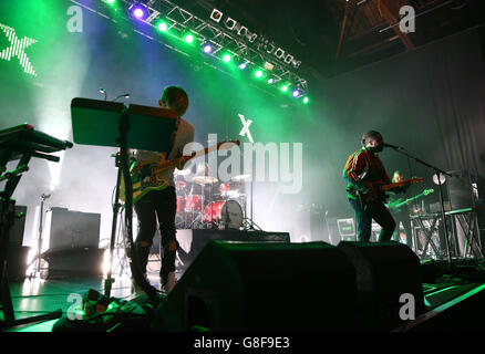 Band inglese Indie Rock Bloc Party sul palco dell'O2 ABC Glasgow, come parte del tour di radio X Road Trip in tutto il Regno Unito. Foto Stock