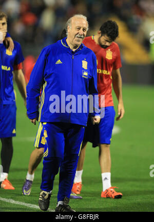 Il capo allenatore di Spains Vicente del Bosque durante una sessione di allenamento allo stadio Rico Perez di Alicante. Foto Stock