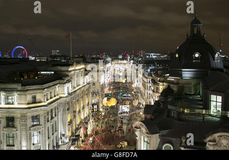 Darcey Bussell si trasforma in un'eleganza senza tempo, la nuovissima Regent Street Christmas Lights, sponsorizzata da Jo Malone London, in Regent Street a Londra. Foto Stock