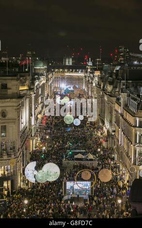 Darcey Bussell si trasforma in un'eleganza senza tempo, la nuovissima Regent Street Christmas Lights, sponsorizzata da Jo Malone London, in Regent Street a Londra. Foto Stock