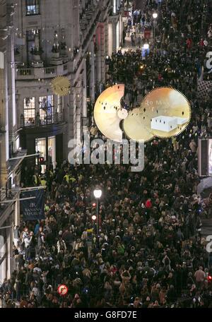 USO EDITORIALE SOLO Darcey Bussell si rivolge all'eleganza senza tempo, la nuovissima Regent Street Christmas Lights, sponsorizzata da Jo Malone London, su Regent Street a Londra. Foto Stock