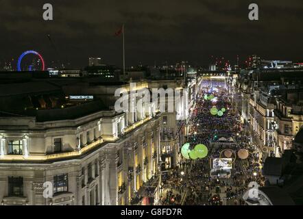 USO EDITORIALE SOLO Darcey Bussell si rivolge all'eleganza senza tempo, la nuovissima Regent Street Christmas Lights, sponsorizzata da Jo Malone London, su Regent Street a Londra. Foto Stock