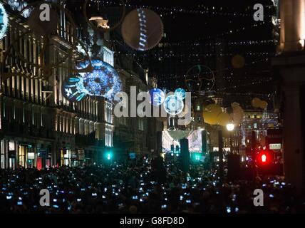 Eleganza senza tempo, le nuovissime Regent Street Christmas Lights, sponsorizzate da Jo Malone London, su Regent Street a Londra. Foto Stock