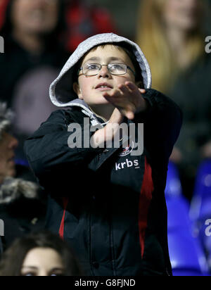 Birmingham City / Charlton Athletic - Sky Bet Championship - St Andrews. Un giovane fan di Charlton Athletic negli stand Foto Stock