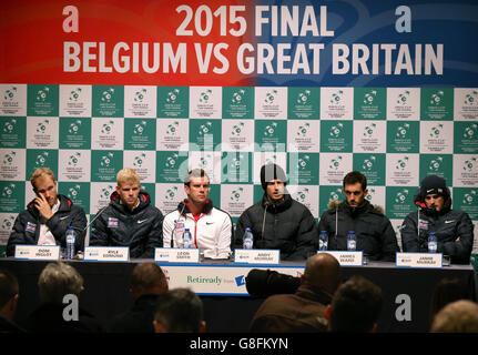 Dom Inglot, Kyle Edmund, Captain Leon Smith, Andy Murray, James Ward e Jamie Murray durante una conferenza stampa al Flanders Expo Center di Ghent. Foto Stock