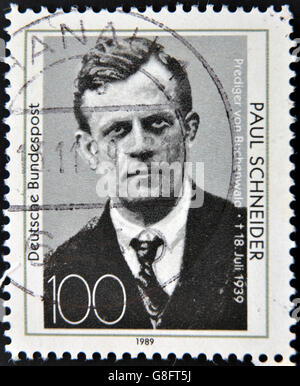 Germania- circa 1989: timbro stampato in Germania mostra Paul Schneider pastore prussiano circa 1989 Foto Stock