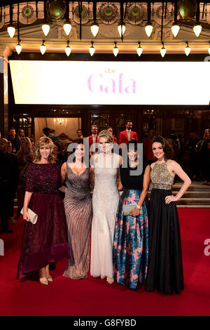 Buona mattina la Gran Bretagna (L-R) Kate Garraway, Susanna Reid, Charlotte Hawkins, Ranvir Singh e Laura Tobin hanno partecipato al Gala ITV al London Palladium. PREMERE ASSOCIAZIONE foto. Data immagine: Giovedì 19 novembre 2015. Guarda la storia di PA SHOWBIZ ITV. Il credito fotografico deve essere: Ian West/PA Wire Foto Stock