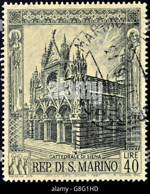 SAN MARINO - circa 1967: un timbro stampato in San Marino mostra Duomo di Siena, Italia, circa 1967 Foto Stock