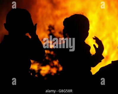 Falò per contrassegnare l'ordine d'Orange Calendario - Broughshane, County Antrim Foto Stock