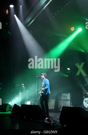 Johnny Marr si esibisce dal vivo alla radio X Road Trip Show tenutasi all'O2 Apollo di Manchester. PREMERE ASSOCIAZIONE foto. Data immagine: Mercoledì 2 dicembre 2015. Il credito fotografico dovrebbe essere: Martin Rickett/PA Wire Foto Stock