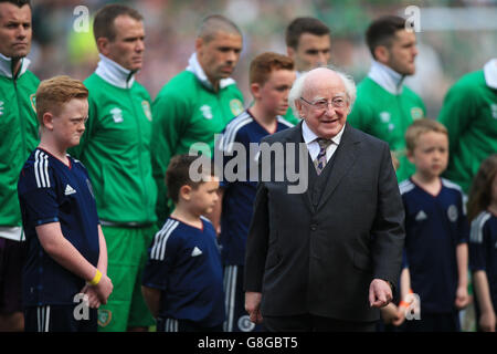 Calcio - Campionato europeo UEFA Qualifiche - Gruppo D - Repubblica d'Irlanda v Scozia - Stadio Aviva. Presidente d'Irlanda Michael D. Higgins Foto Stock