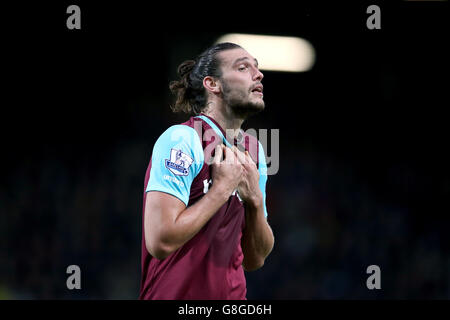 Andy Carroll di West Ham United durante la partita della Barclays Premier League all'Upton Park, Londra. PREMERE ASSOCIAZIONE foto. Data immagine: Sabato 12 dicembre 2015. Vedi storia della PA CALCIO West Ham. Il credito fotografico dovrebbe essere: John Walton/PA Wire. Foto Stock