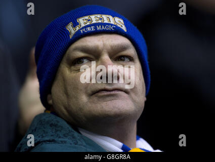 Leeds United tifoso nel South Stand durante la partita del campionato Sky Bet a Elland Road, Leeds. Foto Stock