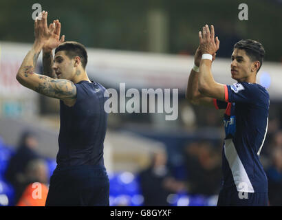 Aleksandar Mitrovic di Newcastle United (a sinistra) e Ayoze Perez festeggiano dopo il fischio finale contro Tottenham Hotspur. Foto Stock