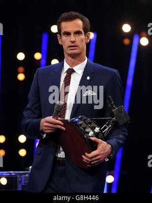 Personalità sportiva dell'anno 2015 - spettacolo dal vivo. Andy Murray celebra la vittoria della personalità sportiva dell'anno 2015 durante la personalità sportiva dell'anno 2015 alla SSE Arena di Belfast. Foto Stock