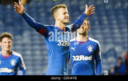 Andrew Halliday di Rangers festeggia il suo quarto gol al fianco durante la partita del Ladbrokes Scottish Championship all'Ibrox Stadium di Glasgow. Foto Stock