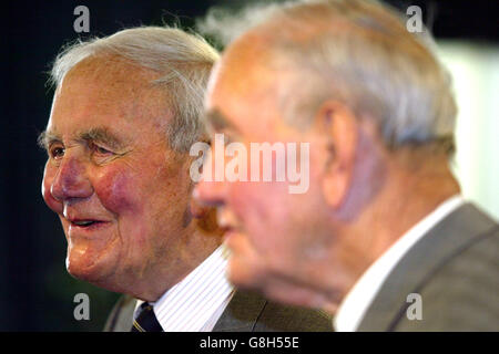 Cricket - Surrey County Cricket Club - Apertura ufficiale dell'OCS Stand - Il Brit Oval Foto Stock